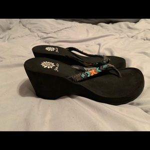Yellowbox pump flip flops sz 7 1/2